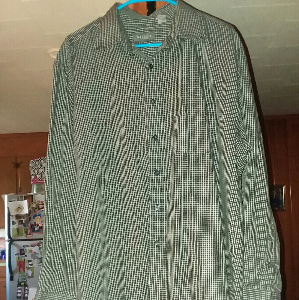 Long sleeve button up collar shirt